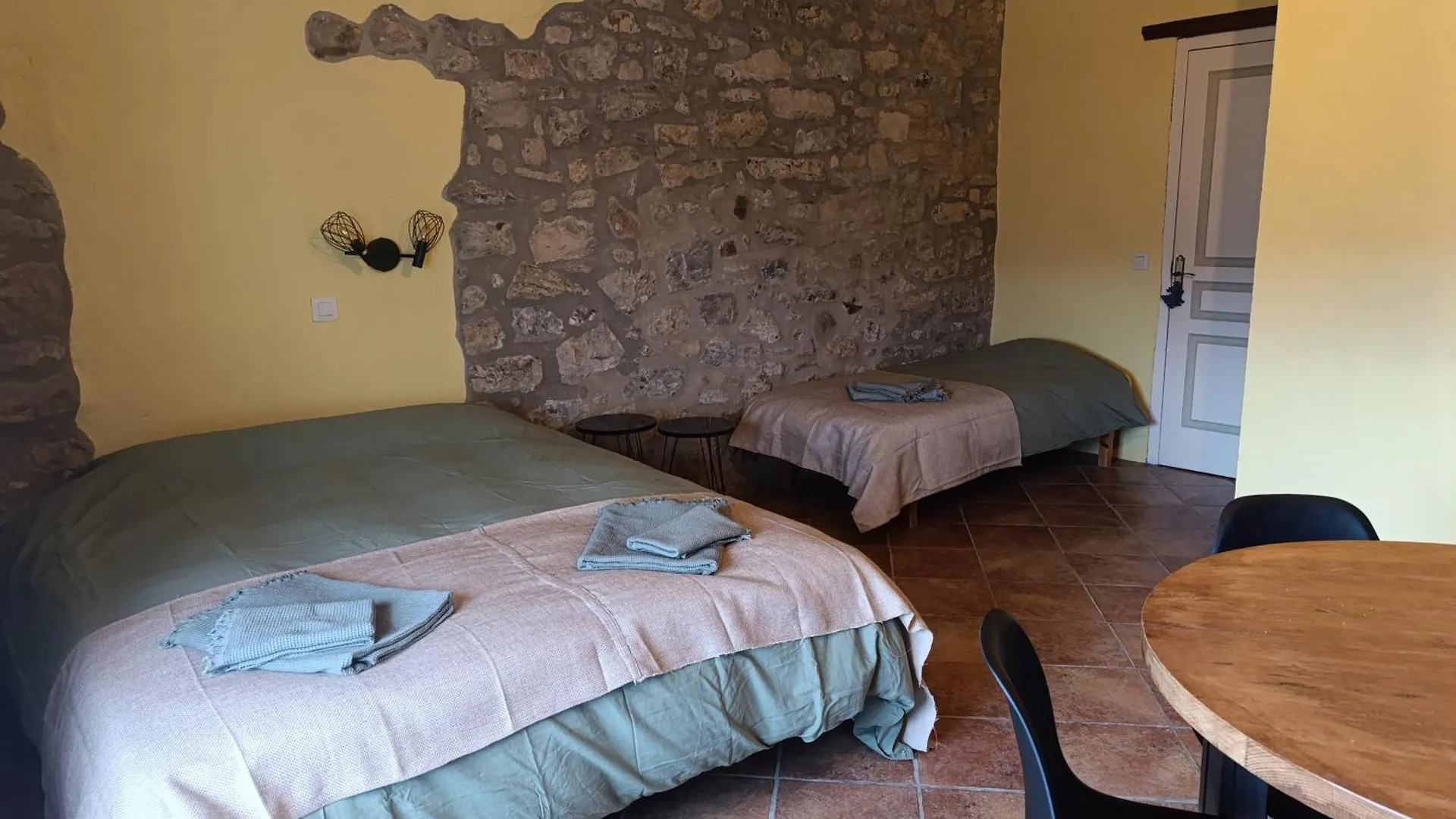 Bed and Breakfast Mas Pitre Besalú 0*,  España