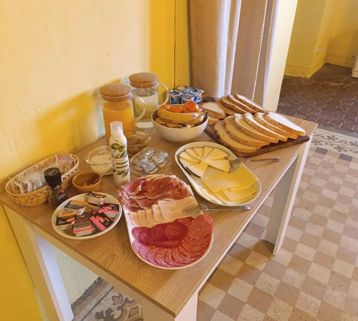 Bed and Breakfast Mas Pitre Besalú 0*,